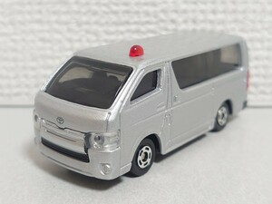 トミカ トヨタ ハイエース 覆面パトロールカー 事件を解決！警察車両セットより単品 パトカー a557