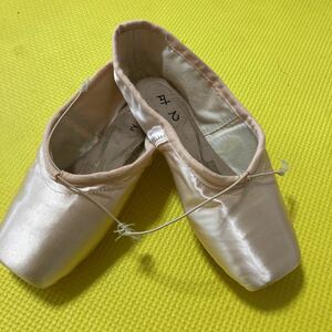  tea cot pointe shoe Freed 3 1/2 castle 