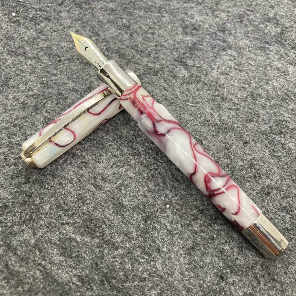 PE2446□visconti ビスコンティ 万年筆 opera オペラ チェリージュース
