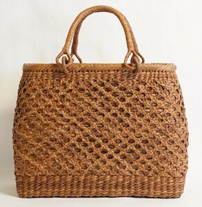  two -ply braided . mountain .. basket basket back .. grape middle cloth . inside with pocket basket back 
