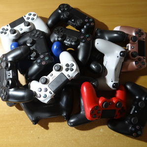 PS4用コントローラー 16個 ジャンク品の画像1