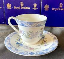 美品難あり格安ロイヤルドルトン ROYAL DOULTON カップ&ソーサー CONISTON コニストンホワイト×ブルー花柄USED鑑賞用飾り棚用英国イギリス_画像2