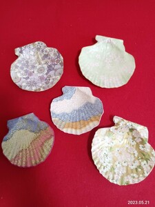 ホタテ貝の小皿 　インテリア飾り　直径12センチ、直径10センチ　お皿　干菓子器　和紙製品　　継ぎ紙模様　　