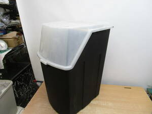 M175* with casters . clothes case waste basket type made in Japan * secondhand goods 