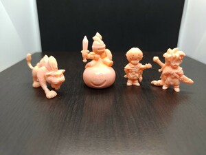 ドラゴンクエスト　ドラクエ　肌色　消しゴム　フィギュア　4体セット　キラーパンサー　男の子　女の子　スライムナイト