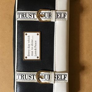 trustの長財布