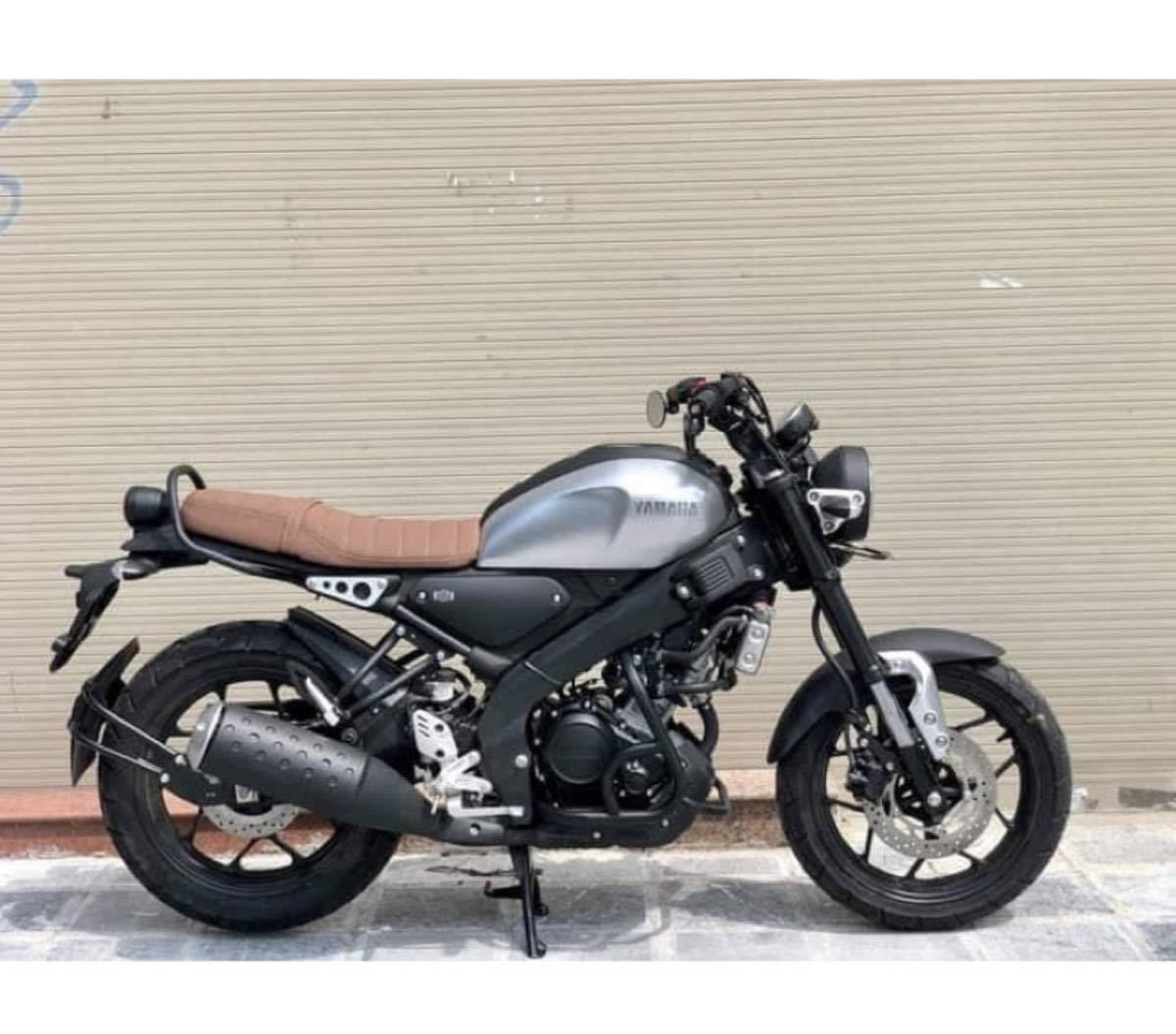 人気海外一番 新品 Yamaha XSR155 ダップルシート オシャレ茶色２