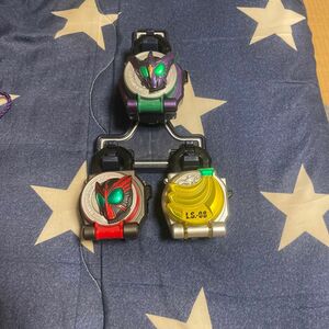 仮面ライダー鎧武 全部電池入れれば使えます！オーズのやつは電池があるので音がなにます！大事に使っていただけると嬉しいです！