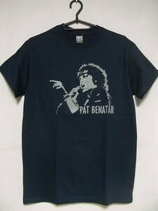 即決★新品ロックＴシャツ★パット・ベネター★PAT BENATAR★ネイビーボディ×グレープリント★S/M/Lサイズ対応可能