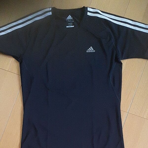 adidas 半袖Tシャツ