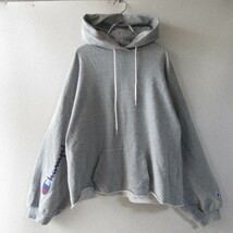 ○美品 Champion チャンピオン◆スウェットパーカー ショート丈 袖プリント CW-P104◆レディース グレー Mサイズ_画像2