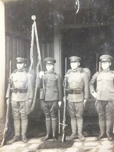 　☆　未発表/大判古写真 軍旗(近衛 連隊旗)「近衛歩兵四連隊・連隊旗」日本陸軍 衛兵 日清/日露戦争 支那事変 漢口 連隊旗手 歴史遺品　☆