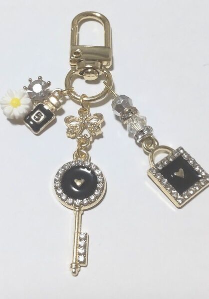 キーホルダー☆メイクBOXと香水瓶チャーム☆