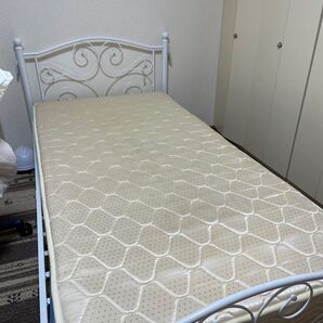 姫系ベッド シングル マットレス付き(ベッド 可愛い かわいい おしゃれ シンプル 白家具 子供部屋 一人暮らし )中古品