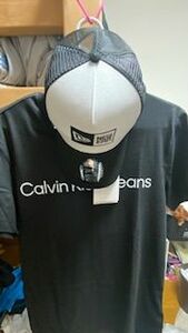 カルバン・クラインTシャツとニューエラーの帽子セット