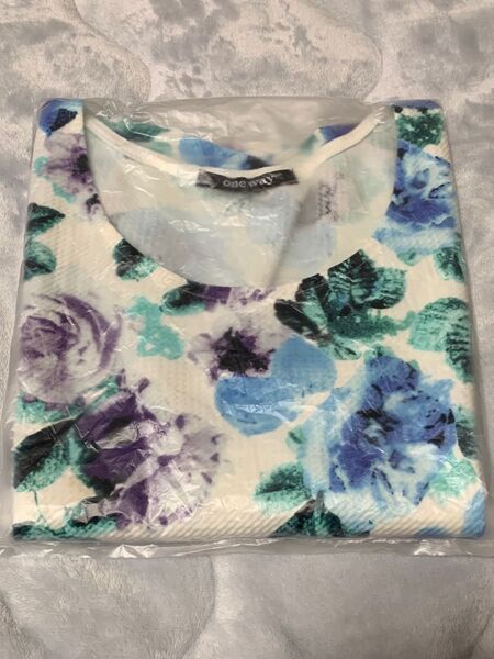 花柄半袖Tシャツ
