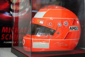 Schubert official mi is L * Schumacher shoe belt with autograph helmet Ferrari Event actual use SA2000 SNELL replica 