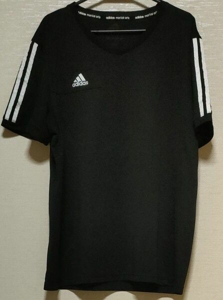 adidas トレーニングシャツ 半袖　ストリート