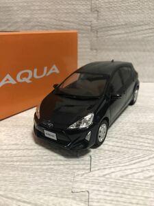 1/30 トヨタ アクア AQUA 中期 非売品 カラーサンプル ミニカー ブラックマイカ