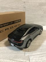 1/30 トヨタ 新型クラウン CROWN クラウンクロスオーバー 最新モデル カラーサンプル ミニカー　ブラック×プレシャスメタル_画像2