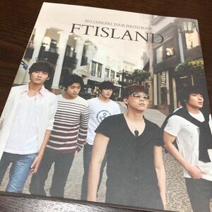 FTIsland - 2012 Concert Tour 写真集 (韓国盤)[写真集]