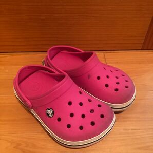 【クロックス】女の子 19 J1 ピンク サンダル 上履き crocs クロックバンド