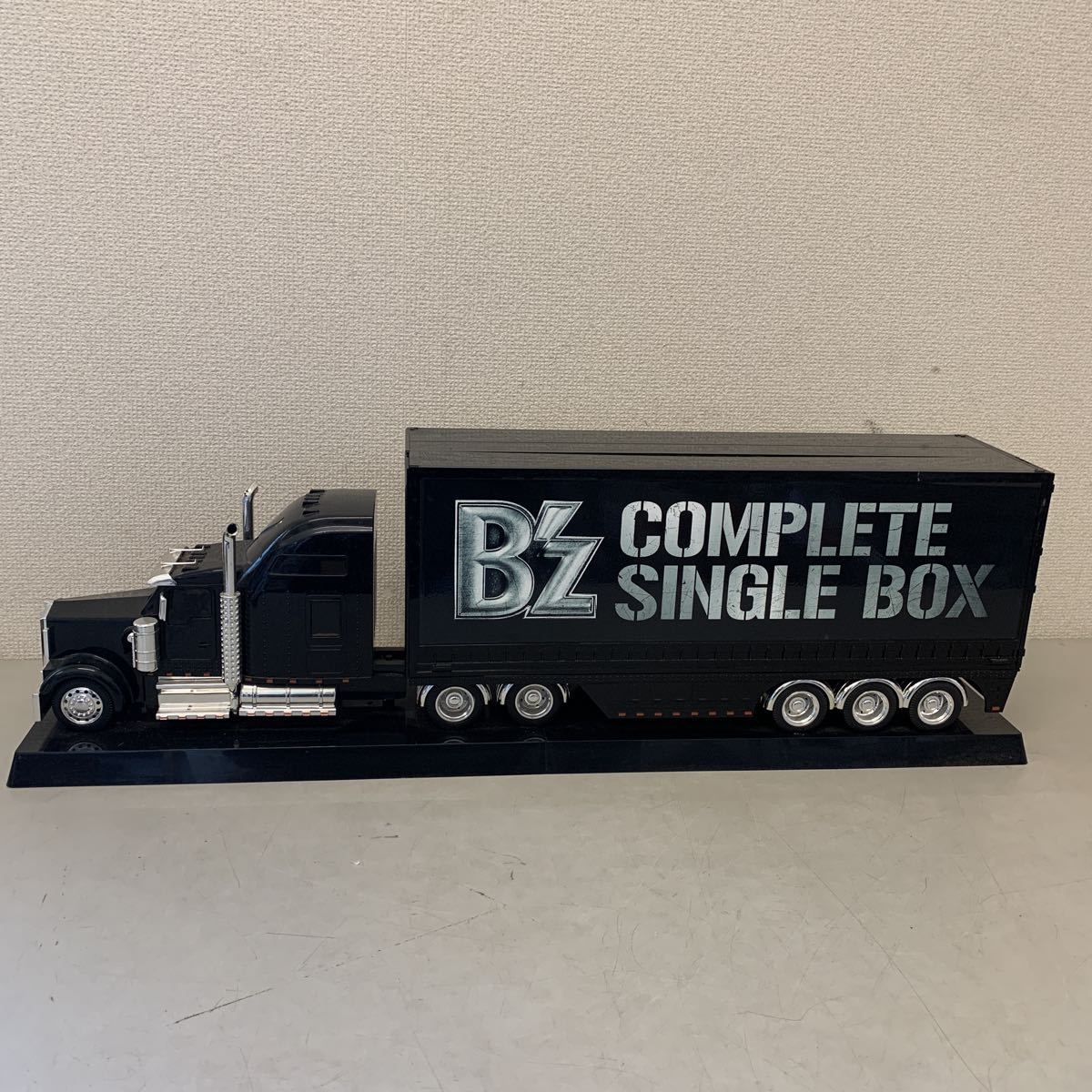 ヤフオク! -「b'z complete single box」の落札相場・落札価格