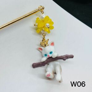 W06 木登り猫簪　かわいい猫　白猫簪　猫簪