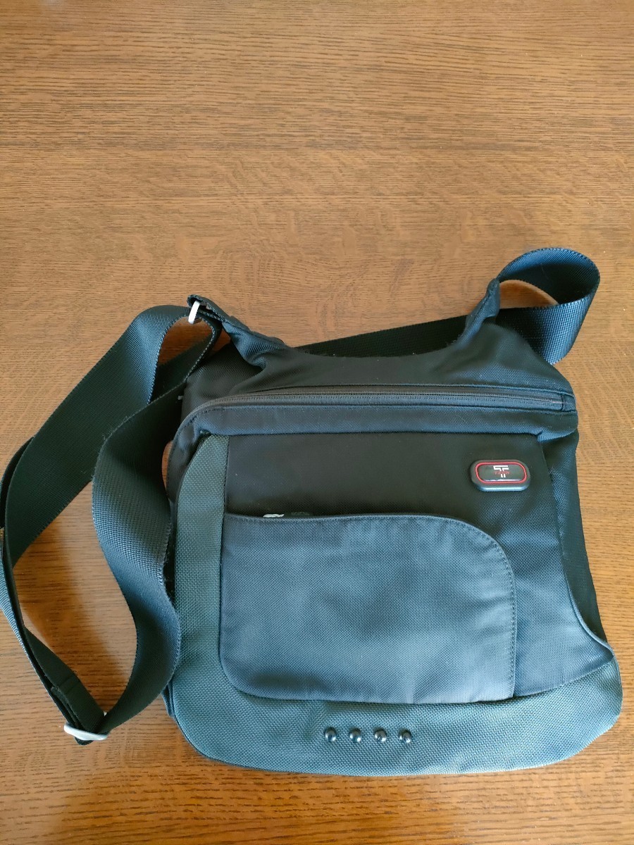 ヤフオク! -「tumi t-tech」(かばん、バッグ) (トゥミ)の落札相場