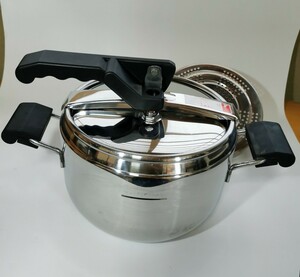 ラゴスティーナ圧力鍋 プラティカ IH対応OK 5L USED良品 蒸トレイ付 LAGOSTINA イタリア製 両手鍋