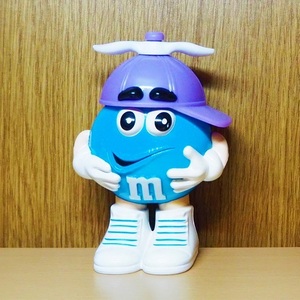  M and M z figure blue propeller hat purple m&m m&m*s Ad ba Thai Gin g chocolate Ame toy mi-ru toy 