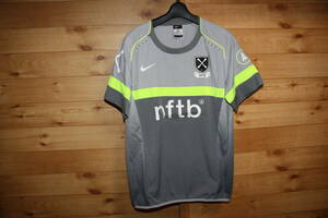 ナイキNIKE　メンズM　灰黄　NFTB　サッカーフットサルなど　半袖Tシャツ