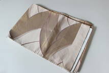 483　袋帯　　正絹　芯なし　ゴールド・ピンクベージュ　上品なデザイン　巾31㎝　長さ370ｃｍ_画像1