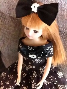 リカちゃんドレス黒　花柄