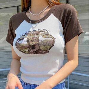 shein DAZY ブート&文字グラフィック　コントラスト　ラグランスリーブ　クロップシャツ　ホワイト　Tシャツ　トップス 海外