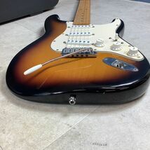 E2068【佐川】【音出し確認OK】エレキギター Fender USA STRATOCASTER シリアル No.8370510 ジョイントプレート CORONA CALIFORNIA_画像6