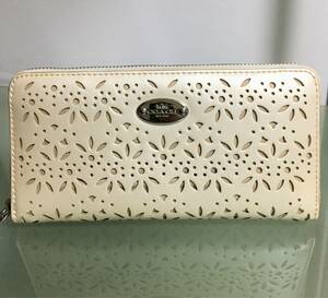 ◆美品◆COACH コーチ◆ラウンドジップ◆長財布◆パンチングレザー◆フラワーモチーフ◆メタリックホワイト◆レディース 財布◆