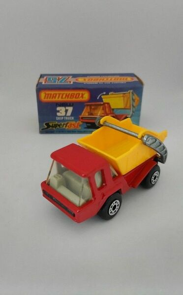 マッチボックス箱付きミニカー １９７６レズニー社