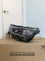 美品　RAV4ハイブリッド　AXAH52/54　50系　ハイブリッド専用　トヨタ純正　Bi-Beam LED　右ヘッドライト_画像1