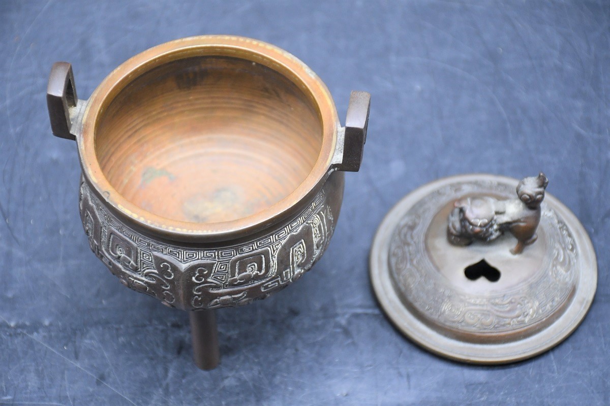 NY5-219【現状品】獅子摘饕餮文三足香炉香炉三つ足香炉獅子香道具美術