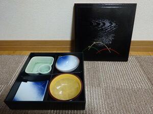 8.5寸木目松花堂 黒渕朱露草 1-129-1 漆器 弁当箱