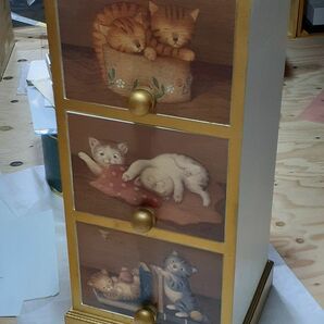 アウトレット　猫の絵柄　小型家具　小物入れ