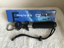 Fishing lip grip フィッシンググリップ 計量器 ステンレス製 ケース付き 釣り具_画像1