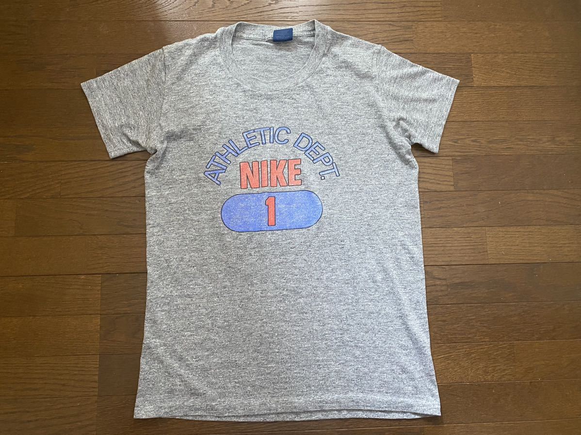 ヤフオク! -「nike 紺タグ tシャツ」の落札相場・落札価格