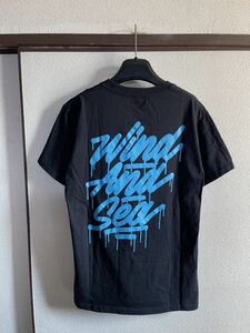 【美品タグ付き】【送料最安360円】 WIND AND SEA ウィンダンシー WDS IT'S a LIVING TAGGING TEE Tシャツ カットソー 半袖 BLACK ブラック