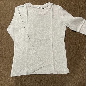 子供服　長袖Tシャツ　ユニクロ　サイズ140 A311