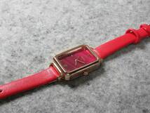 ファッション　腕時計 レディース アナログ　日常生活防水　クォーツ式　赤_画像2