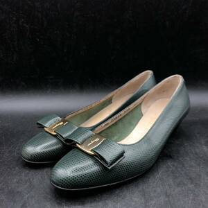 M572 Salvatore Ferragamo フェラガモ レザー ヴァラ リボン パンプス ヒール 5.5 C 23.0cm相当 グリーン 靴 ゴールド金具 リザード型押し 