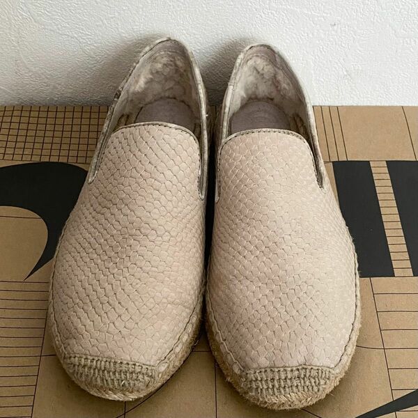 ugg レザースリッポン　23cm