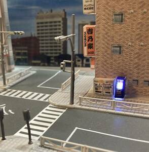 東京ジオラマファクトリー製　自動販売機（小）ＬＥＤ点灯　２個セット